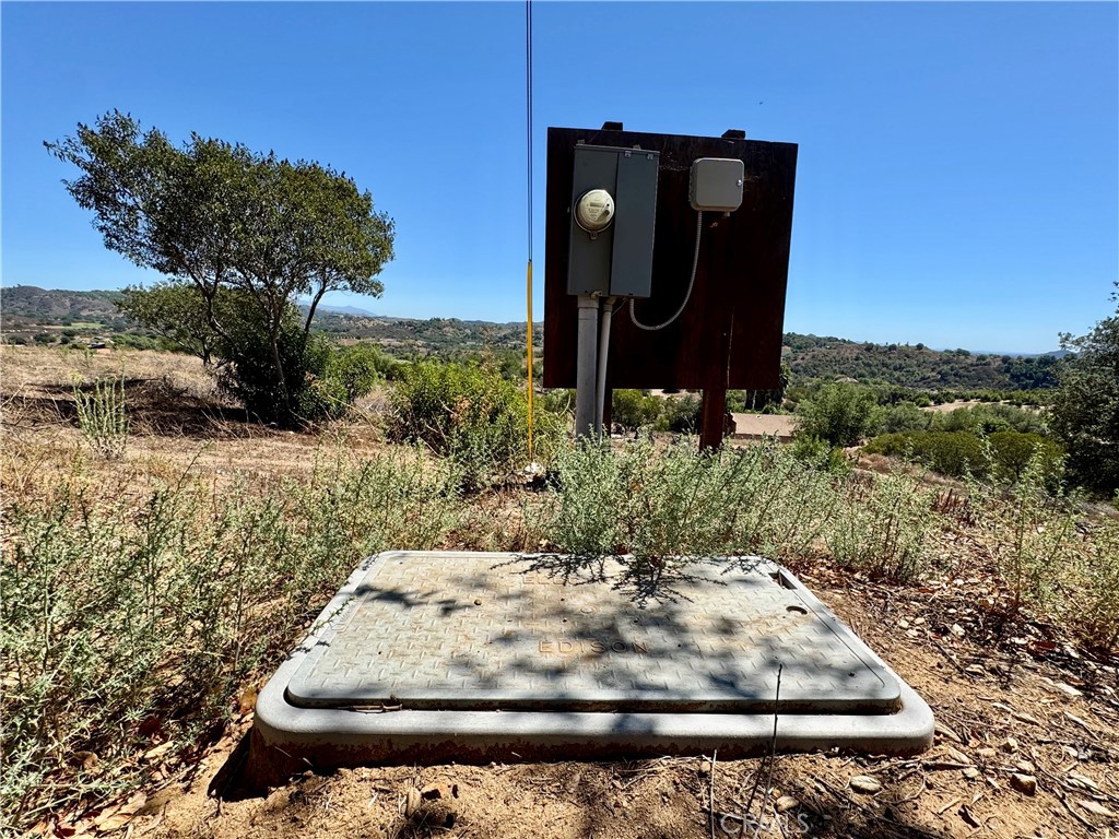 22735 Carancho Road Temecula, CA 92590 - Photo 7 of 17 a view of a bird bath