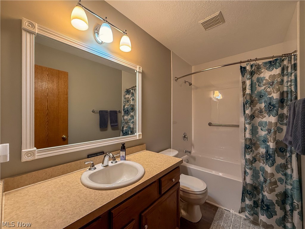 125 Pondview Circle Rittman, OH 44270 - Photo 26 of 38 Second full bath with new tub/shower