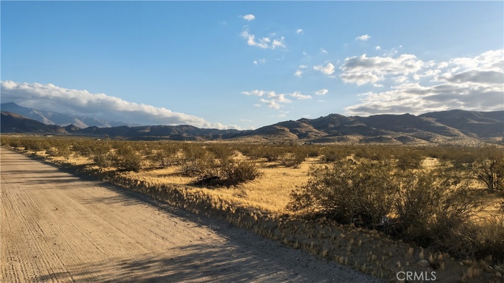 5 Venada Road Lucerne Valley, CA 92356 - Photo 7 of 9 a view of an ocean and city