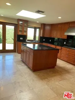 $6,950 | 3530 South Bentley Avenue, Los Angeles, CA 90034