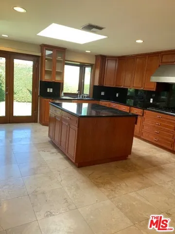 $6,950 | 3530 South Bentley Avenue, Los Angeles, CA 90034