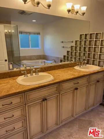 $6,950 | 3530 South Bentley Avenue, Los Angeles, CA 90034