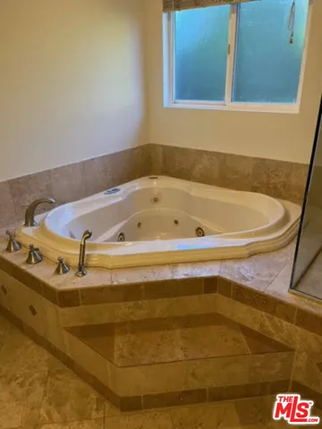 $6,950 | 3530 South Bentley Avenue, Los Angeles, CA 90034