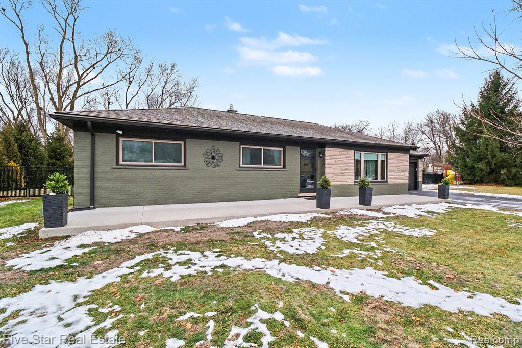 1756 Pedersen Road Walled Lake, MI 48390 - Photo 5 of 33 Gallery Image 5
