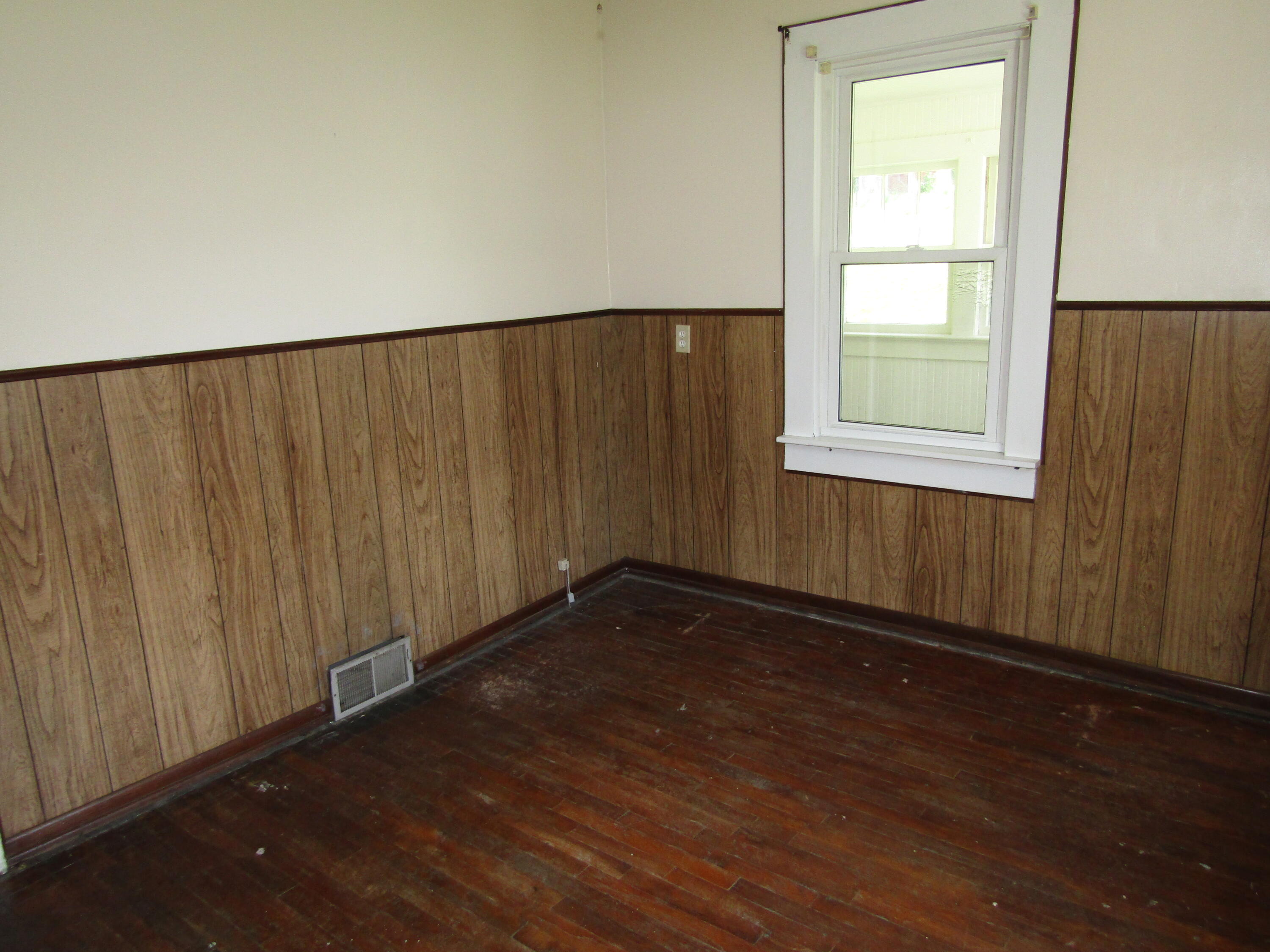 913 Allison Gap Road Saltville, VA 24370 - Photo 10 of 34 014