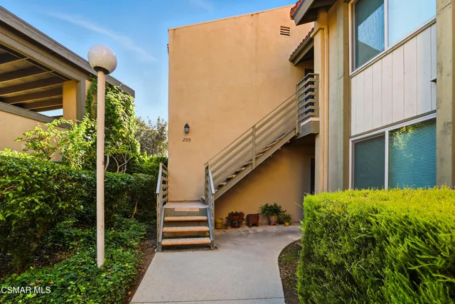 $454,500 | 245 Oak Leaf Drive, Unit 205, Thousand Oaks, CA 91360