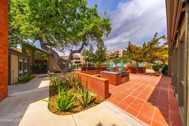 $454,500 | 245 Oak Leaf Drive, Unit 205, Thousand Oaks, CA 91360