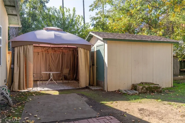 a backyard of a house with yard and tree