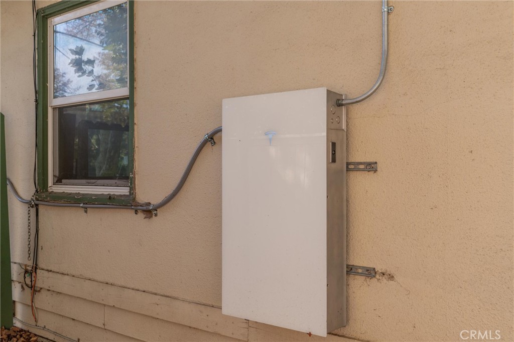 1158 East 7th Street Chico, CA 95928 - Photo 39 of 41 a bathroom with a shower