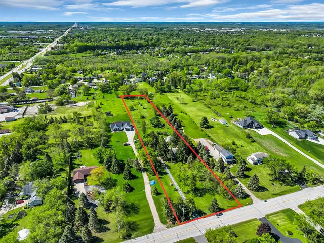 $424,500 | 2901 West Forest Hill Avenue, Franklin, WI 53132