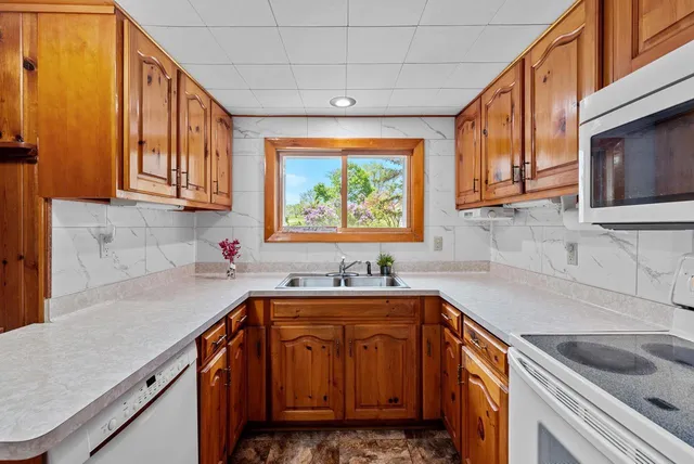 $424,500 | 2901 West Forest Hill Avenue, Franklin, WI 53132