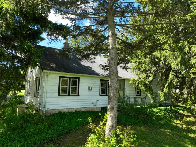 $424,500 | 2901 West Forest Hill Avenue, Franklin, WI 53132