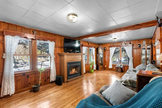 $424,500 | 2901 West Forest Hill Avenue, Franklin, WI 53132