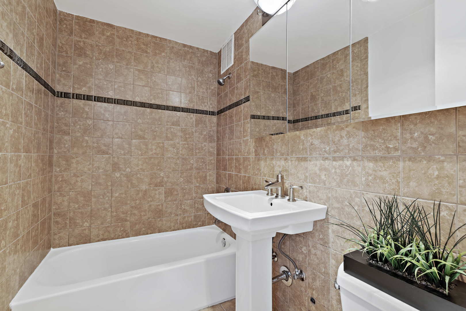 655 West Irving Park Road, Unit 4313 Chicago, IL 60613 - Photo 14 of 34 Gallery Image 14