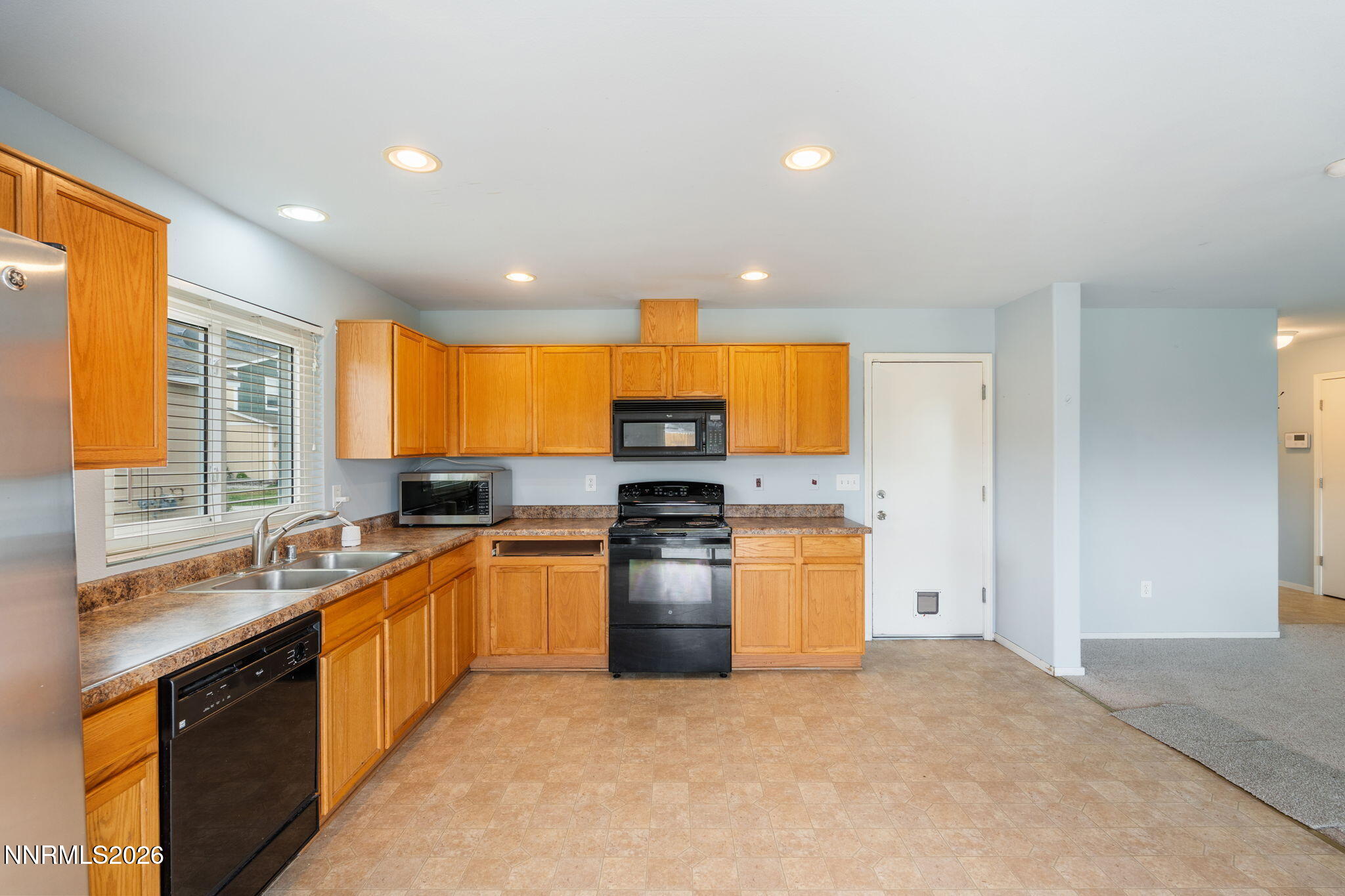 7655 East Key Largo Court Reno, NV 89506 - Photo 7 of 26 Kitchen