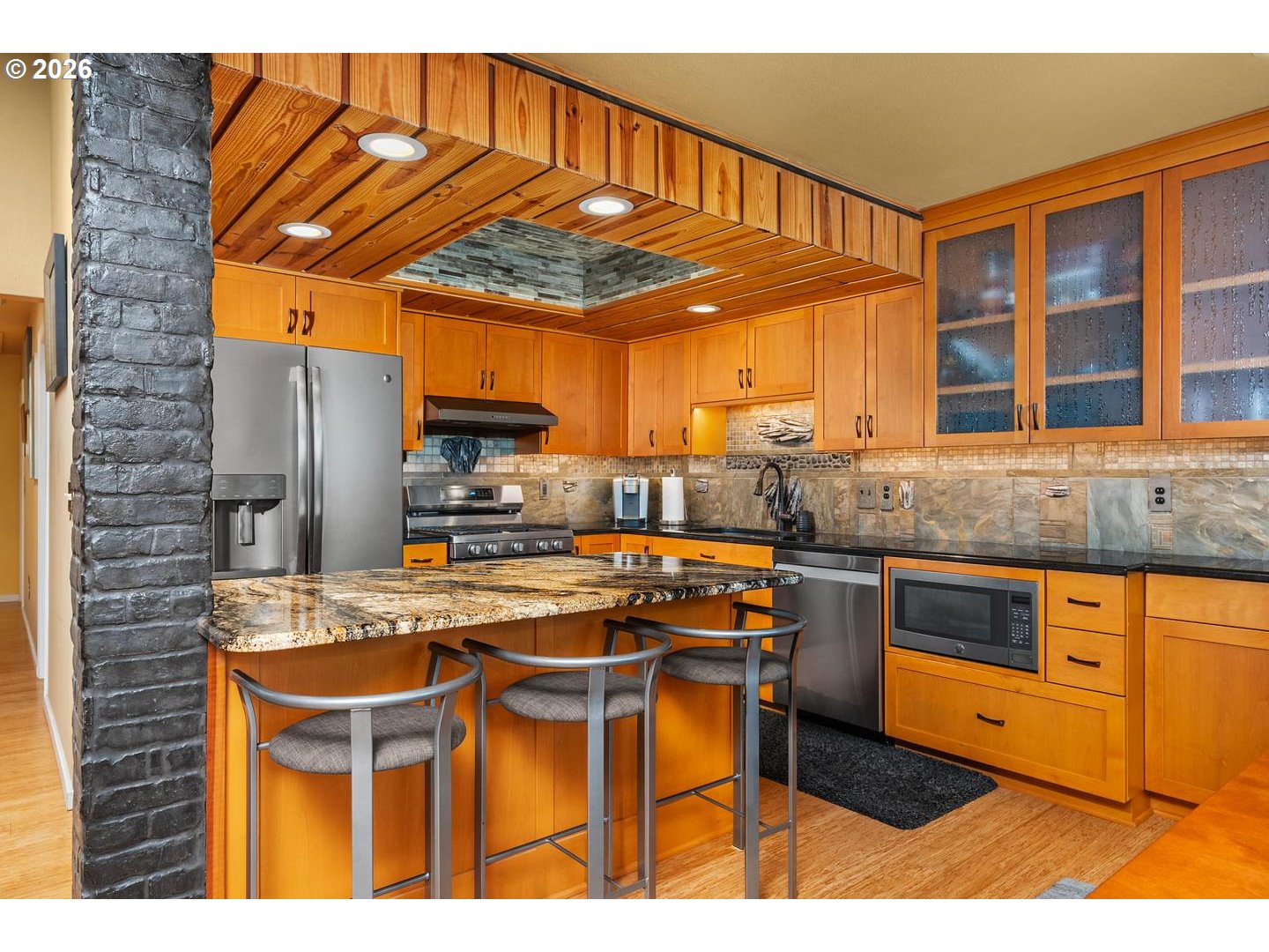 1840 Rees Hill Road Southeast, Unit 19 Salem, OR 97306 - Photo 8 of 34 a kitchen with stainless steel appliances granite countertop a stove and cabinets