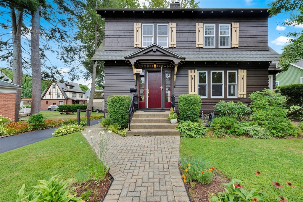 122 Longfellow Road Worcester, MA 01602 - Photo 1 of 42 Gallery Image 1
