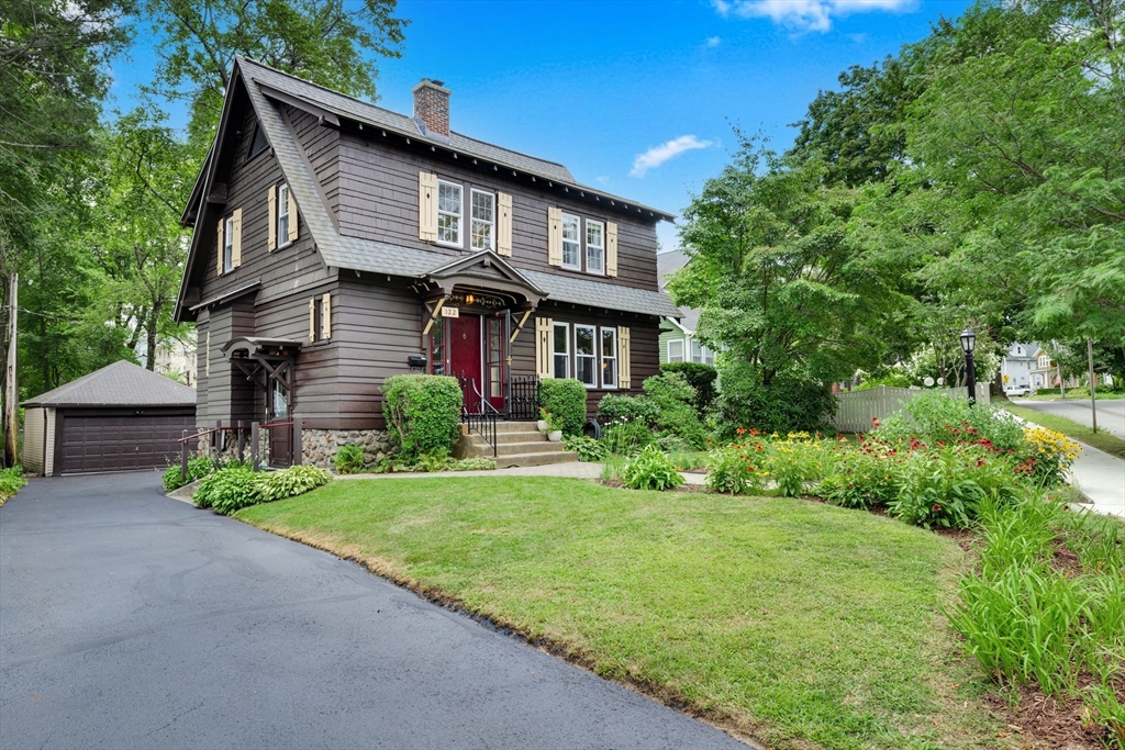 122 Longfellow Road Worcester, MA 01602 - Photo 3 of 42 Gallery Image 3