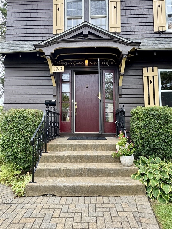 122 Longfellow Road Worcester, MA 01602 - Photo 5 of 42 Gallery Image 5