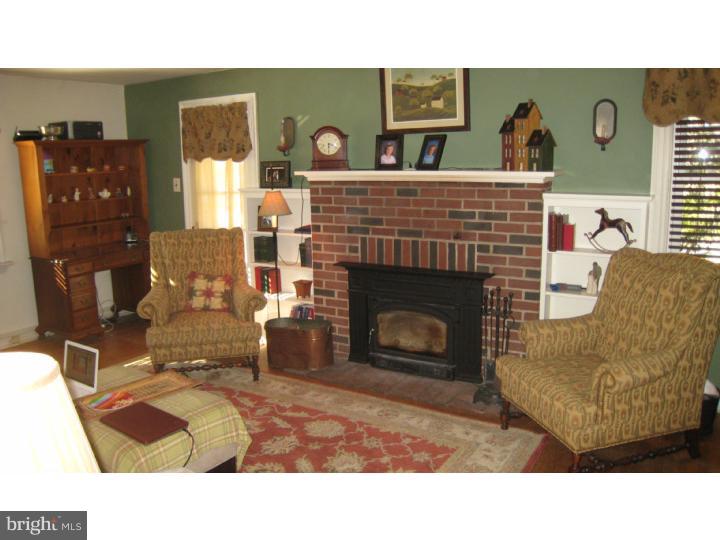 212 Academy Road Hatboro, PA 19040 - Photo 9 of 19 Living Room