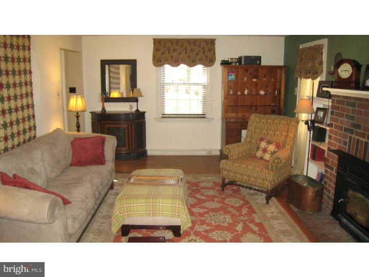 212 Academy Road Hatboro, PA 19040 - Photo 10 of 19 Living Room