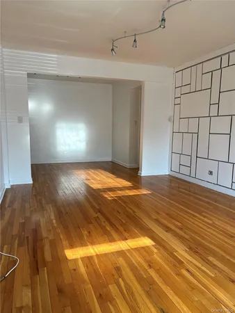 $2,100 | 73-11 Bell Boulevard, Unit 1B | Oakland Gardens