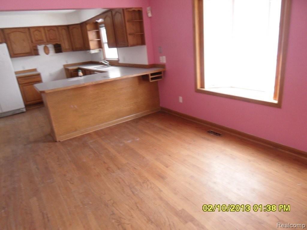 48580 Fairchild Road Macomb, MI 48042 - Photo 6 of 19 6.JPG