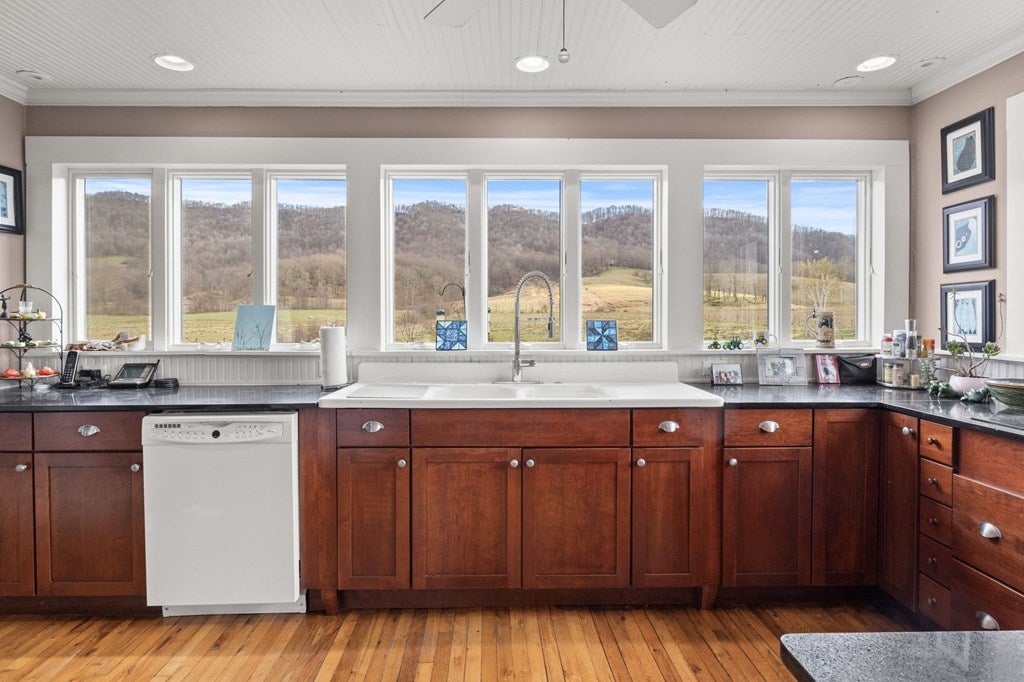 3171 West End Road Tazewell, VA 24651 - Photo 13 of 100 Gallery Image 13