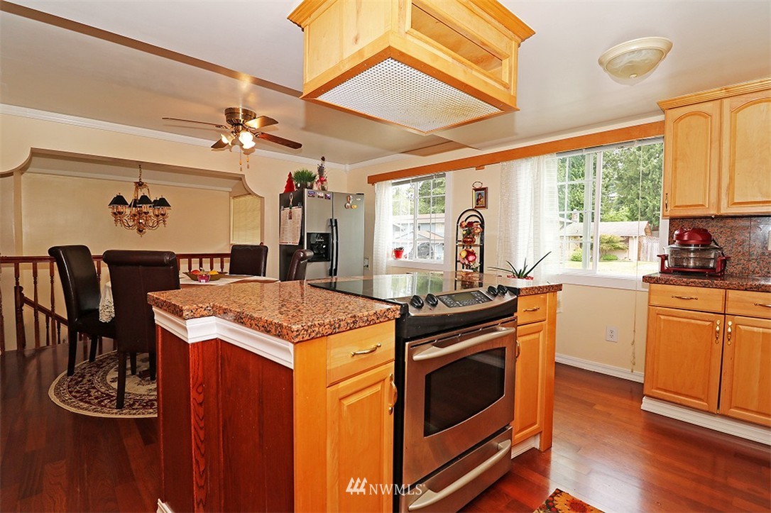 17506 Brook Boulevard Bothell, WA 98012 - Photo 3 of 25