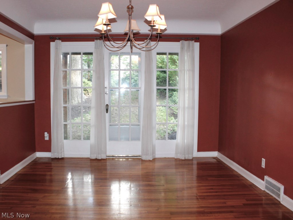 2187 Edgerton Road Cleveland, OH 44118 - Photo 4 of 14 DINING ROOM VIEW TO THE REAR YARD.