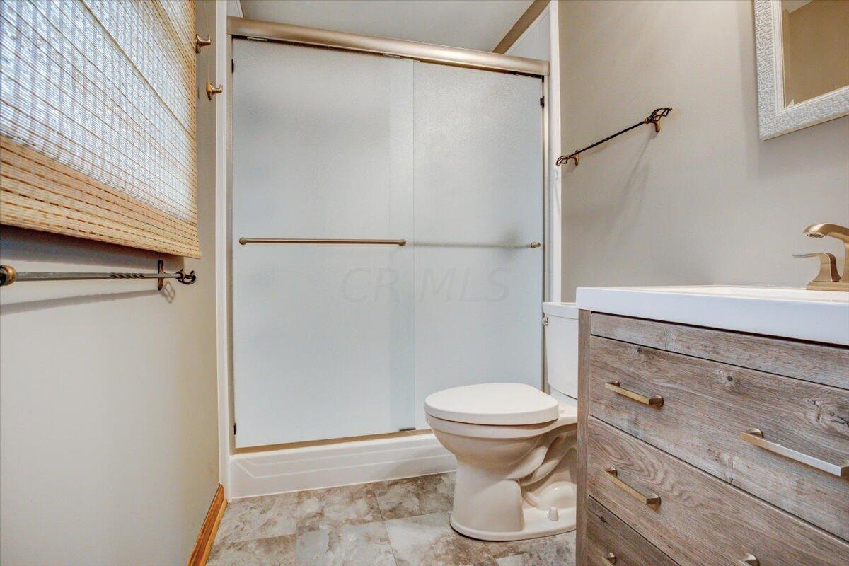 2584 Hollenback Road Lewis Center, OH 43035 - Photo 25 of 34 Primary Bath