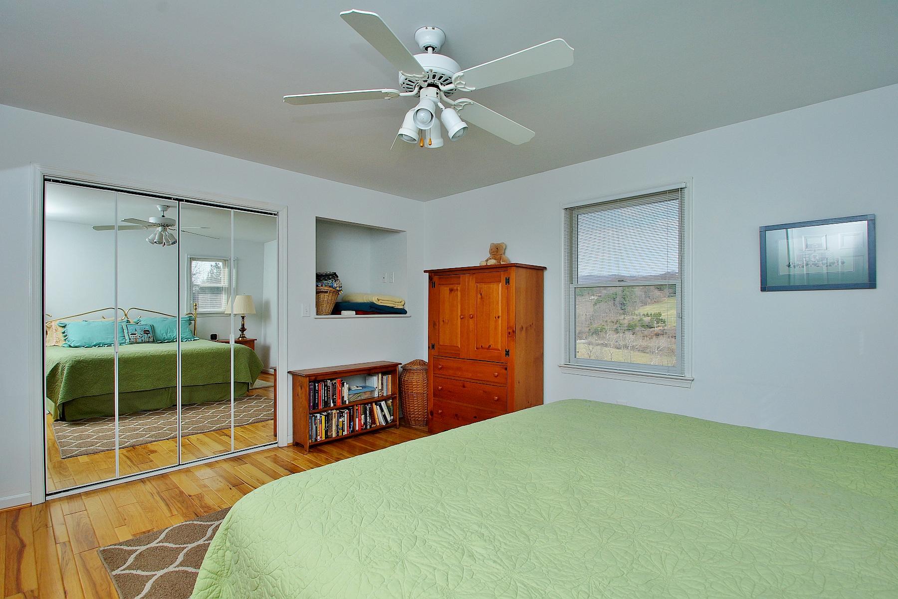 6161 Timber Bridge Road Roanoke, VA 24018 - Photo 20 of 54 21 Master BR.jpg