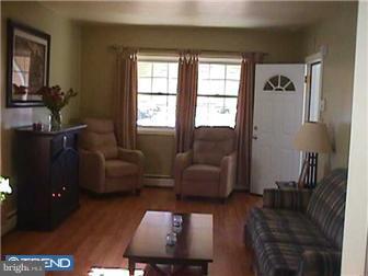 10 Grant Street Riverside, NJ 08075 - Photo 2 of 12 Living Room