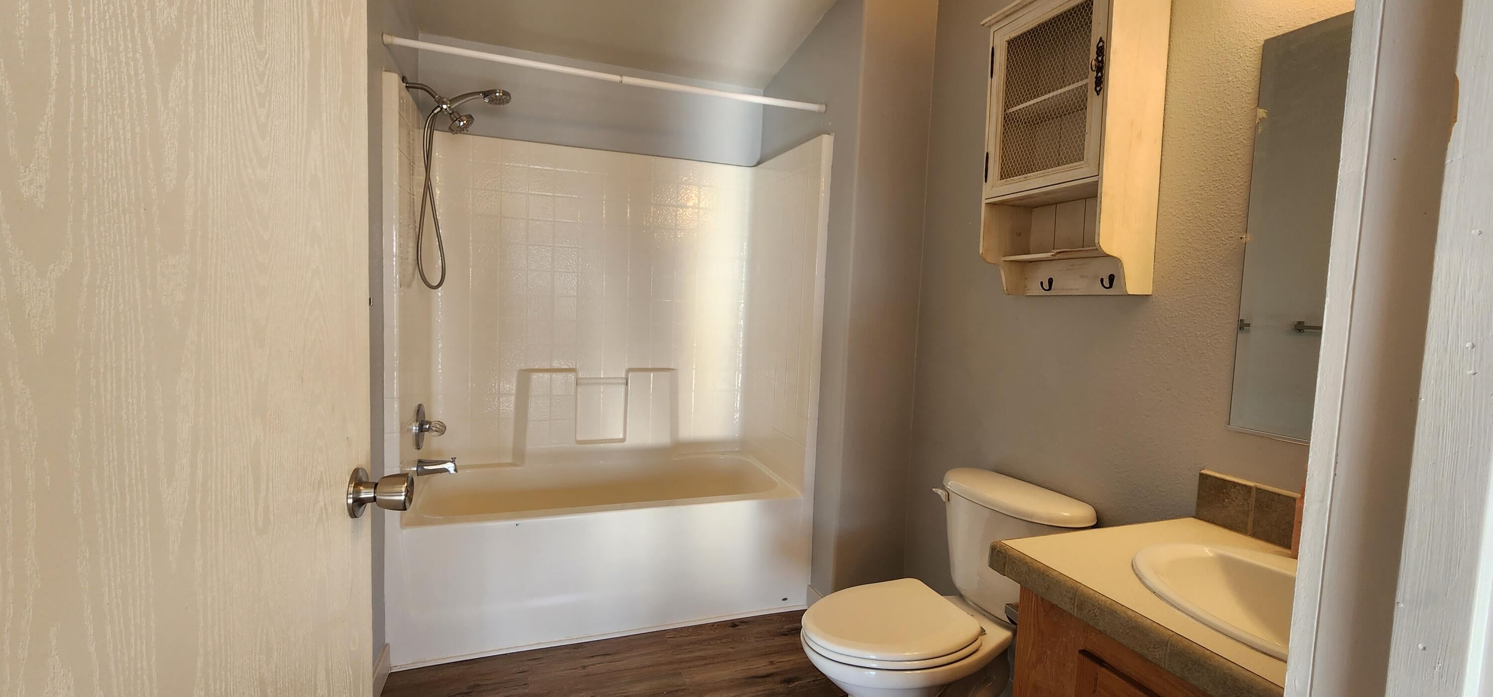 6875 North Puckett Road Prineville, OR 97754 - Photo 18 of 24 2nd Bathroom