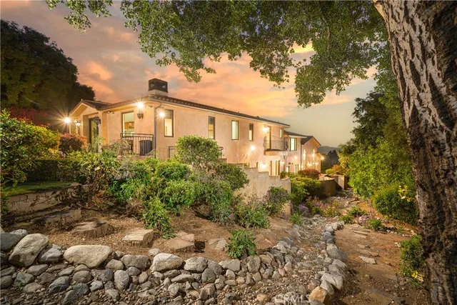 a view of entryway and hall