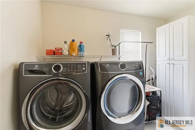 $760,000 | 12 Madison Drive, Helmetta, NJ 08828