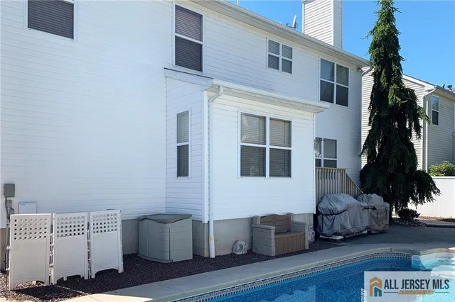 $760,000 | 12 Madison Drive, Helmetta, NJ 08828