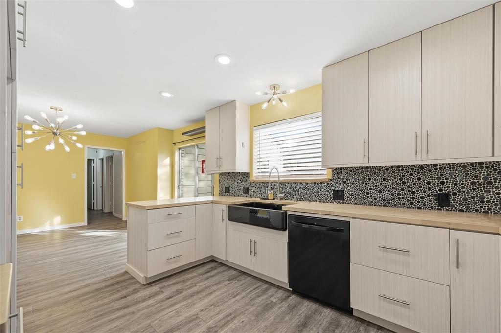 3421 Cross Bend Road Plano, TX 75023 - Photo 5 of 17