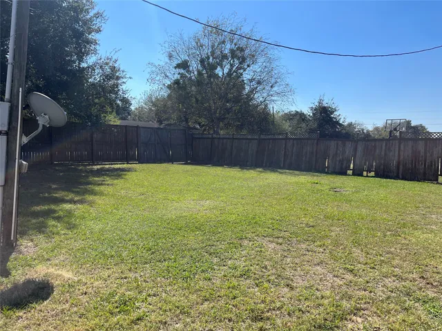 $1,650 | 1007 Rose Lane, Eagle Lake, TX 77434