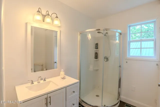 $499,900 | 835 East Lincoln Road, Alcoa, TN 37701