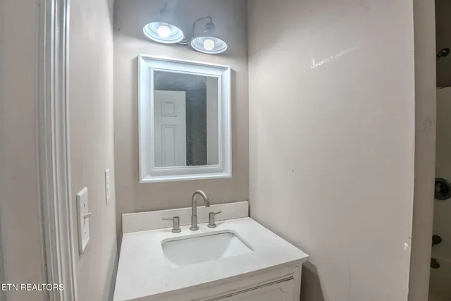 $499,900 | 835 East Lincoln Road, Alcoa, TN 37701