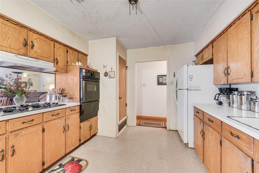 110 Hackberry Street Lancaster, TX 75146 - Photo 17 of 31