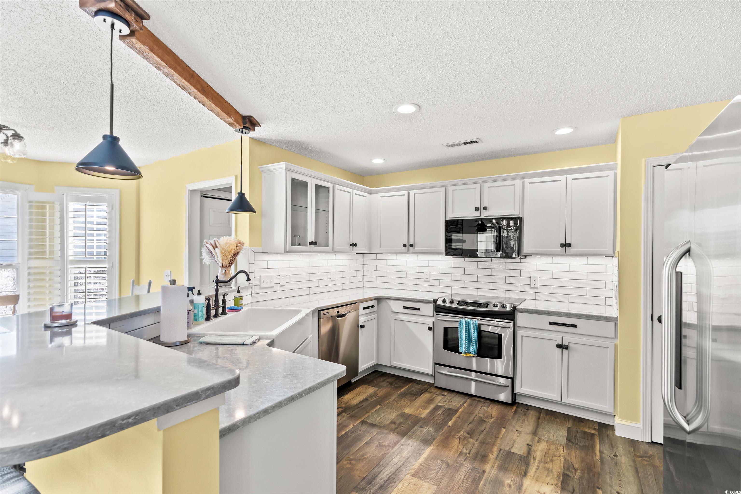 712 Potters Alley Murrells Inlet, SC 29576 - Photo 8 of 32 Kitchen with kitchen peninsula, stainless steel ap
