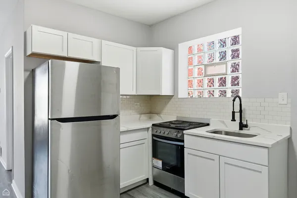 $1,300 | 16 East 118th Place, Unit 1F, Chicago, IL 60628