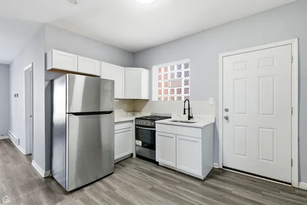 $1,300 | 16 East 118th Place, Unit 1F, Chicago, IL 60628