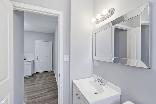 $1,300 | 16 East 118th Place, Unit 1F, Chicago, IL 60628