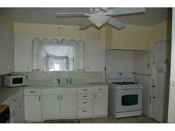 $2,500 | 1308 Crestwood Road, Unit A, Austin, TX 78722