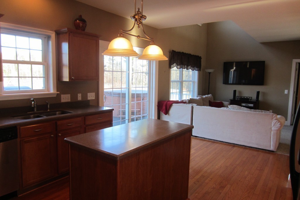 8 Chelsie Way Charlton, MA 01507 - Photo 9 of 30