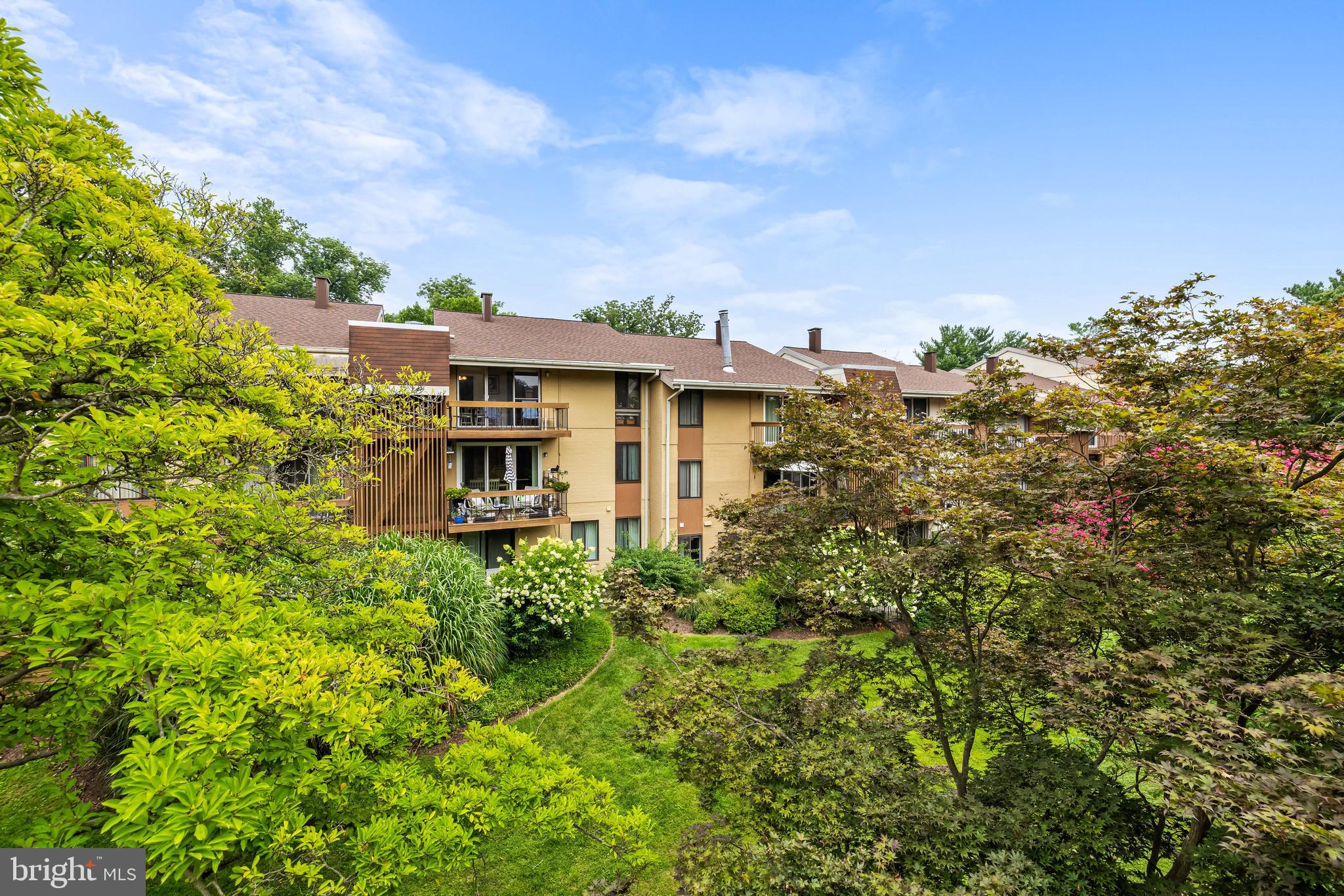 11 Hamill Road, Unit 11E Baltimore, MD 21210 - Photo 29 of 32 Balcony view of trees