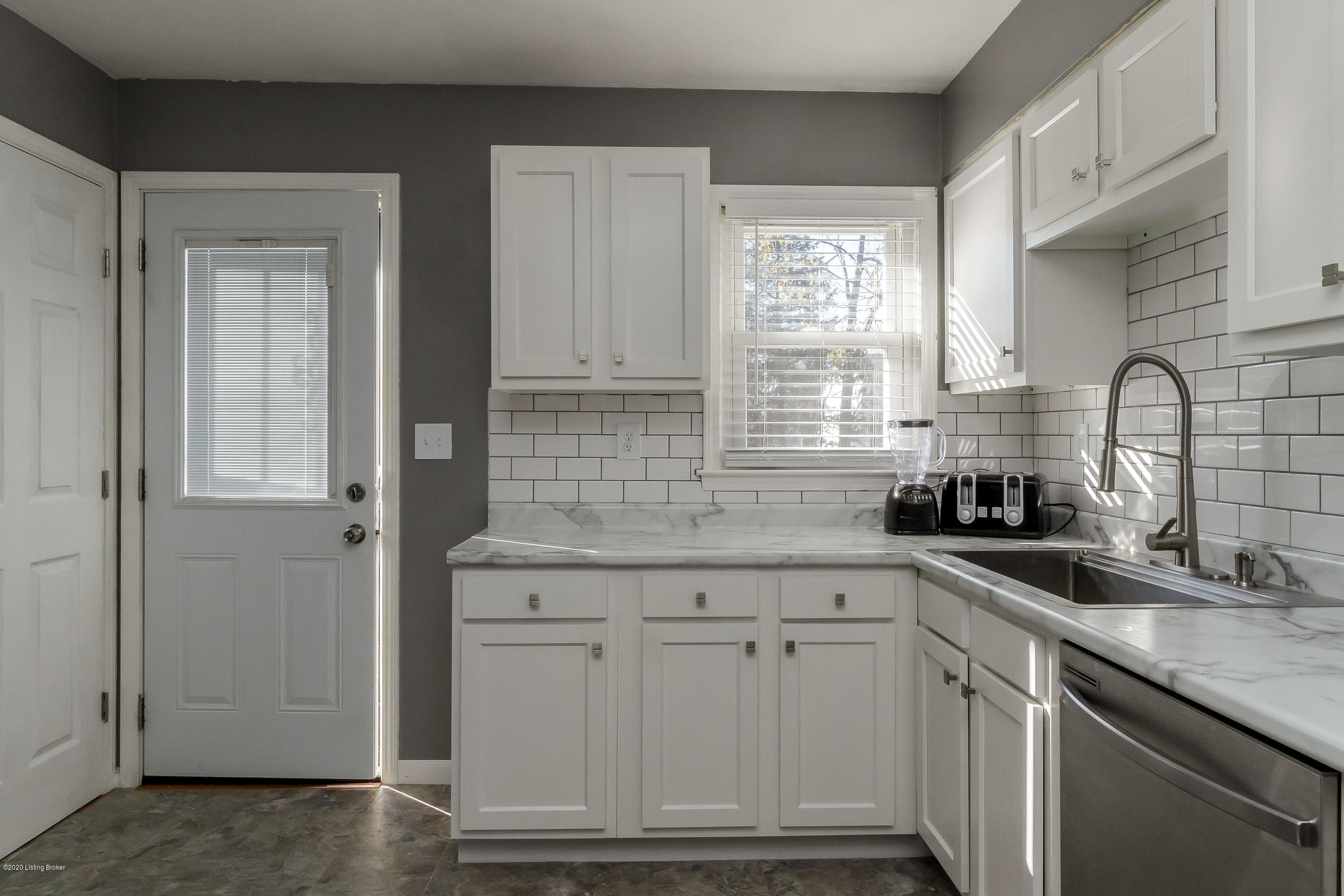 6402 Fernview Road Louisville, KY 40291 - Photo 12 of 30 6402 Fernview Rd-12